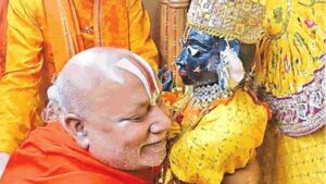 संत दर्शन : जगद्गुरू रामभद्राचार्य ने बचपन में दृष्टि गंवाई पर हार नहीं मानी, वेद-पुराण सब कंठस्थ किए, 22 भाषाओं के बने ज्ञाता 