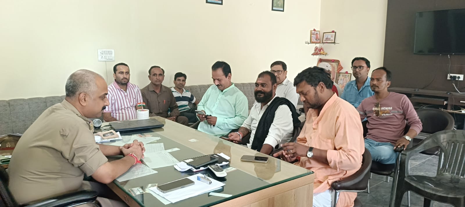 बरेली में पार्क के अंदर हिन्दू लड़की से अश्लील हरकतें कर रहे शाहनवाज को पब्लिक ने दबोचा, नाम बता रहा था पवन, निकला मुस्लिम 