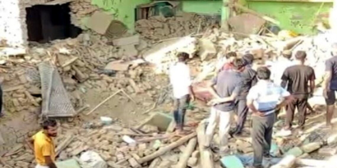 बरेली की मुस्लिम बस्ती में जमा कर रखा था बारूद का ढेर, भीषण धमाके में कई मकान गिरे, पांच की मौत, मलवे में और भी लोग दबे होने की आशंका