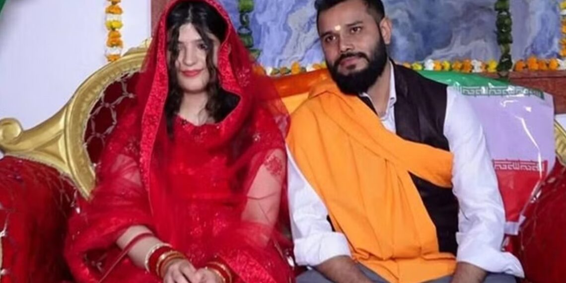 इस्लामिक कट्टरपंथी हजम नहीं कर पा रहे ईरानी गर्ल फायजा की हिन्दू परिवार में शादी, हिन्दू-मुसलमानों में लड़ाई का डर दिखाकर भारत छोड़ने की की धमकी