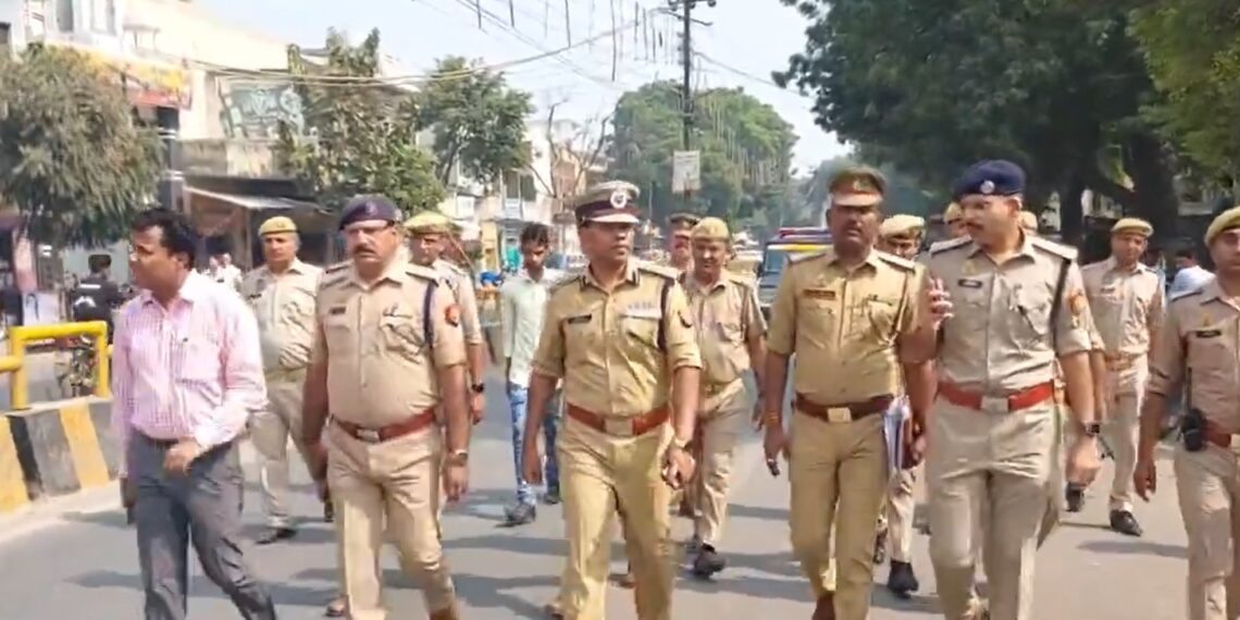 बहराइच के बाद मुजफ्फरनगर को दंगे की आग में झोंकने की कोशिश, अफवाह पर भड़की भीड़, दुकानों में तोड़फोड़, पथराव, सैकड़ों पर रिपोर्ट