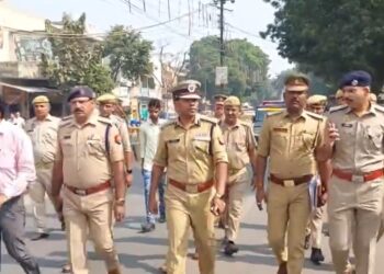 बहराइच के बाद मुजफ्फरनगर को दंगे की आग में झोंकने की कोशिश, अफवाह पर भड़की भीड़, दुकानों में तोड़फोड़, पथराव, सैकड़ों पर रिपोर्ट