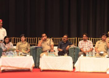 बरेली में मोहर्रम और कांवड़ यात्रा को लेकर डीएम-एसएसपी की बैठक, शांति व्यवस्था बनाए रखने के निर्देश