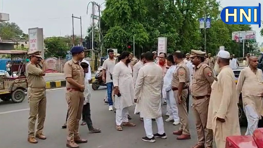 बरेली में मौलाना तौकीर रजा खां की पुलिस से धक्का-मुक्की, वापस लौटे घर, आईएमसी के 11 लोगों ने दी गिरफ्तारी
