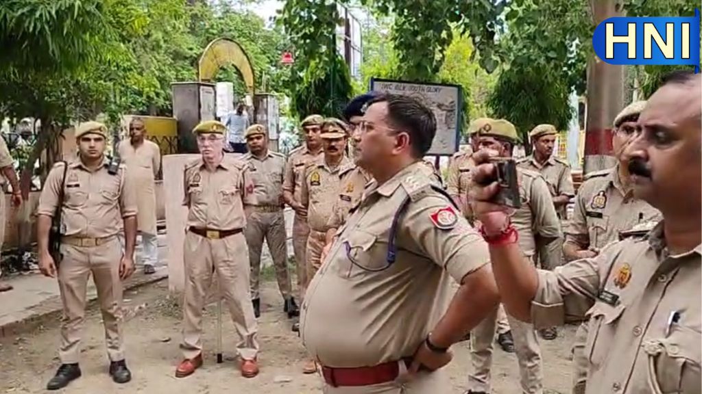 बरेली में मौलाना तौकीर रजा खां की पुलिस से धक्का-मुक्की, वापस लौटे घर, आईएमसी के 11 लोगों ने दी गिरफ्तारी 