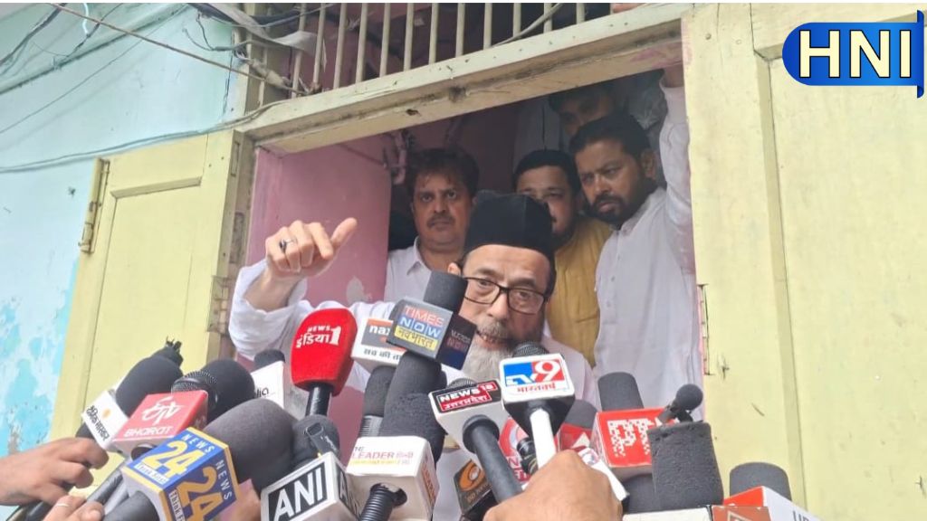 बरेली में मौलाना तौकीर रजा खां की पुलिस से धक्का-मुक्की, वापस लौटे घर, आईएमसी के 11 लोगों ने दी गिरफ्तारी