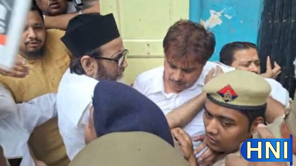 बरेली में मौलाना तौकीर रजा खां की पुलिस से धक्का-मुक्की, वापस लौटे घर, आईएमसी के 11 लोगों ने दी गिरफ्तारी