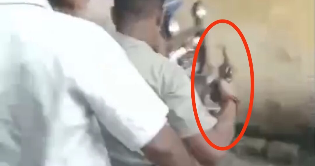 बरेली में दबंगों का आतंक, तमंचा दिखाकर दी जान से मारने की धमकी और की मारपीट,वीडियो वायरल