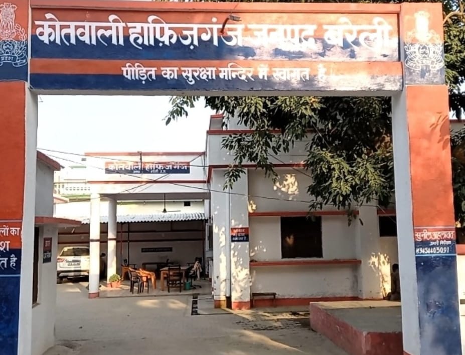 Vedio News: बरेली में एक समुदाय के दो गुटों में हिंसक झड़प, पहले पानी छिड़कने पर लभेड़ा-रिठौरा के महाबली आपस में लड़े, फिर खून के प्यासे होकर भरी पंचायत में भिड़े