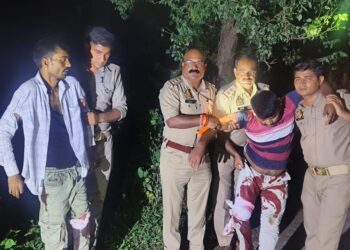 बरेली लूट-छिनैती में शामिल दो शातिर बदमाश पुलिस मुठभेड़ में घायल, हथियार, कारतूस, आभूषण व लूटी गई बाइक बरामद