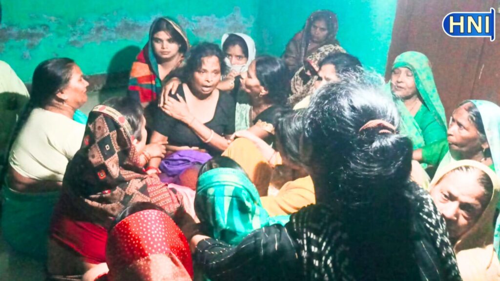 अनहोनी: बरेली  में आवारा सांड ने सर्राफा कारोबारी ब्रजपाल गंगवार को मार डाला, बीच सड़क रोंद दी बाइक