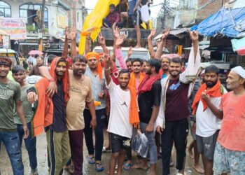 बरेली मे सावन के चौथे सोमवार को कांवड़ियों की उमड़ी भीड़, जगह-जगह लगे भंडारे