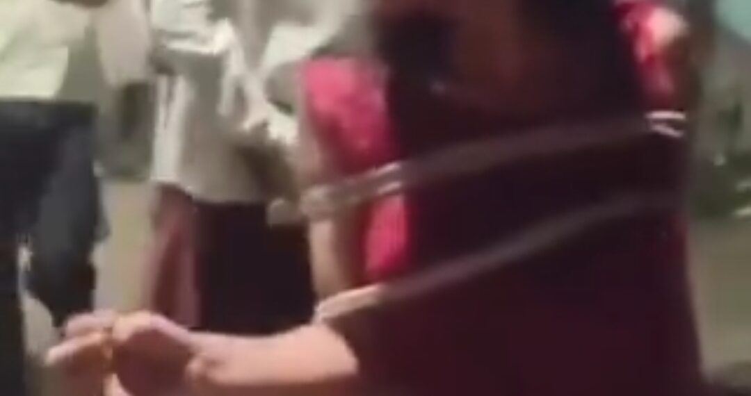 बरेली में भीड़ का कहर: नेपाल की युवती को चोर समझ खंभे से बांधकर पीटा, पुलिस ने चार दबोचे